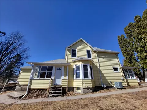 1315 Webb St, Cumberland, WI 54829
