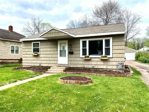 920 Cameron Trl, Eau Claire, WI 54703