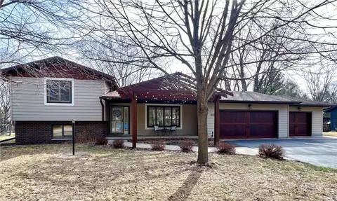 4223 Cottonwood Dr, Eau Claire, WI 54701