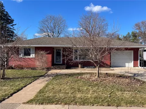 1104 E Lexington Blvd, Eau Claire, WI 54701