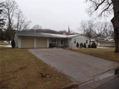 909 Goodrich St, Durand, WI 54736