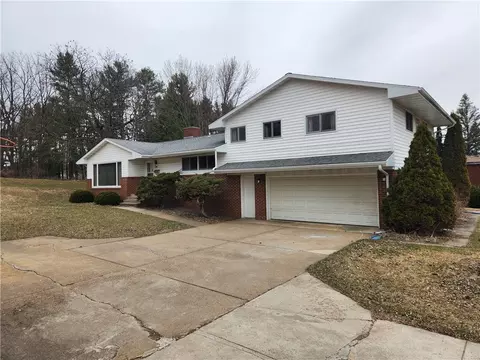 420 N 9th St, Black River Falls, WI 54615