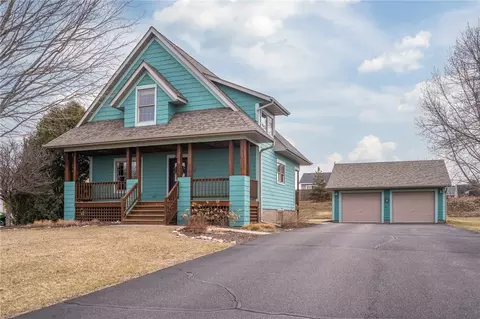 318 Meadow Lark Ln, Osceola, WI 54020