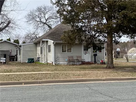 304 6th St W, Altoona, WI 54720