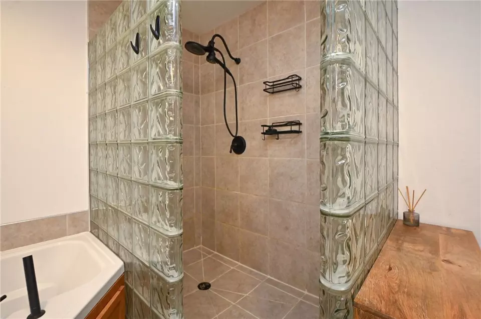 Bath - 4410 Echo Valley Dr, Eau Claire, WI 54701 photo 3 of 4
