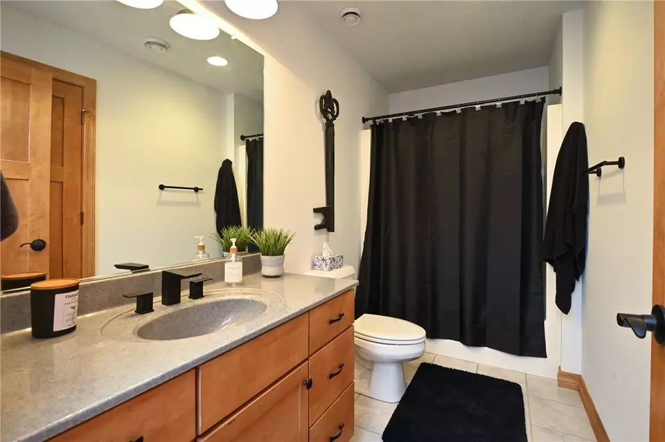 Bath - 4410 Echo Valley Dr, Eau Claire, WI 54701 photo 4 of 4