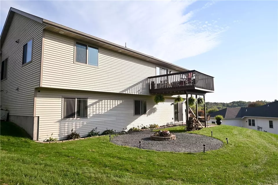 Exterior - 4410 Echo Valley Dr, Eau Claire, WI 54701 photo 2 of 7