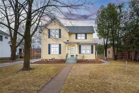 1515 S Farwell St, Eau Claire, WI 54701