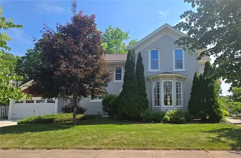 422 W Columbia St, Chippewa Falls, WI 54729