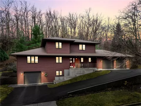 2207 Walnut Ridge Dr, Eau Claire, WI 54701