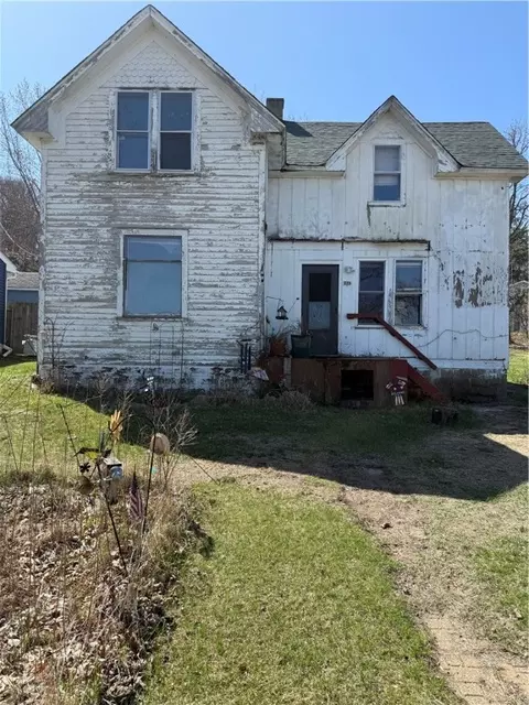 325 E Race St, Elmwood, WI 54740