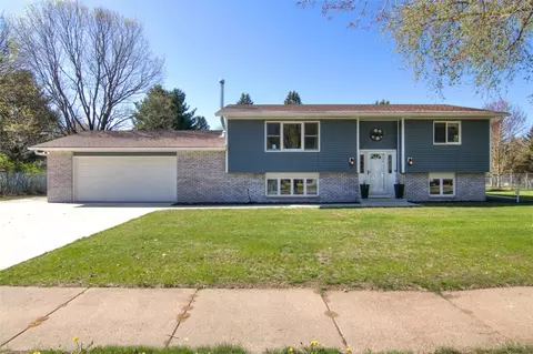 1413 Dogwood Dr, Eau Claire, WI 54701