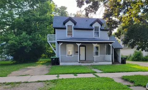 913 8th St E #1 & 2, Menomonie, WI 54751