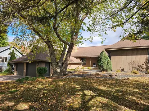 519 Grandview Heights Ct, Menomonie, WI 54751