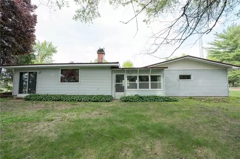 s2951 Prairie Street, Fountain City, WI 54629