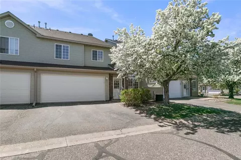 2433 Oakridge Cir, Hudson, WI 54016