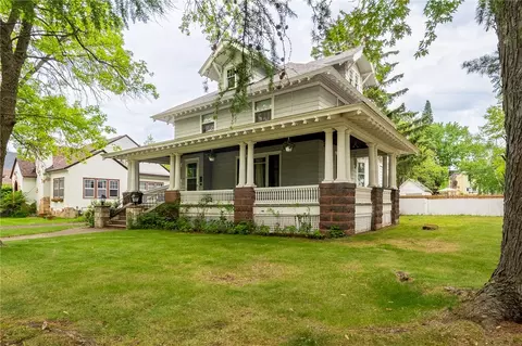 404 Walnut St, Spooner, WI 54801 photo 2