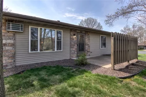 3607 Oak Tree Ln, Eau Claire, WI 54701