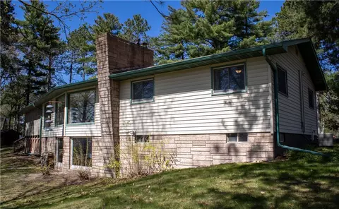 411 Bay Ave, Spooner, WI 54801