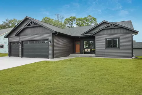 1173 Plum Creek Dr, Eau Claire, WI 54703