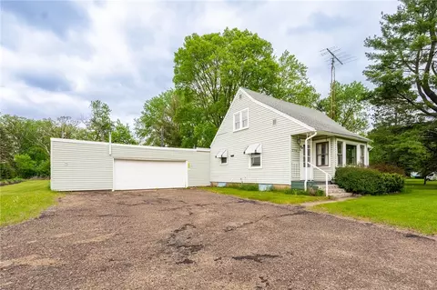 3784 Tamara Dr, Eau Claire, WI 54701 photo 2