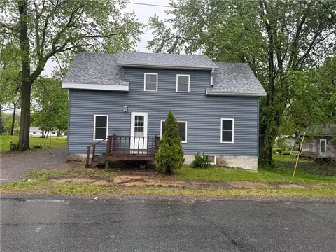 317 Oak St, Fairchild, WI 54741