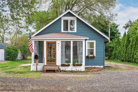 913 Cameron Trl, Eau Claire, WI 54703