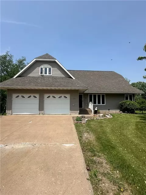 302 W Elm St, Thorp, WI 54771
