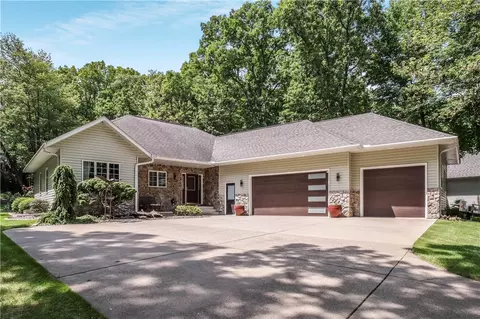 246 Oak Hollow Dr, Chippewa Falls, WI 54729