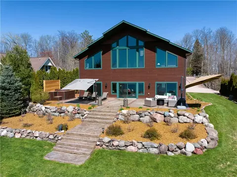 907 E Lake Dr, Shell Lake, WI 54871