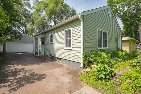 933 Cedar St, Eau Claire, WI 54703