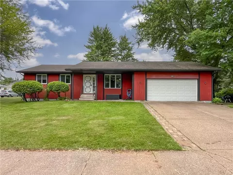 2105 Sunray Cir, Eau Claire, WI 54703