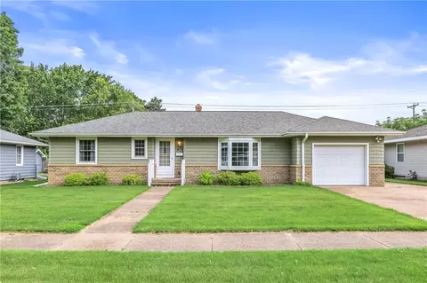 1216 E Lexington Blvd, Eau Claire, WI 54701