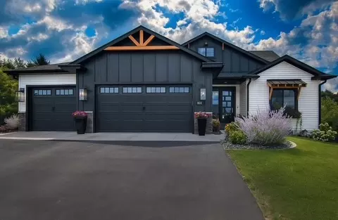 6649 Hope Ln, Eau Claire, WI 54701