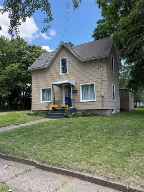 1314 E 11th St, Menomonie, WI 54751