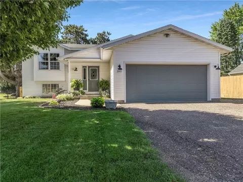 2003 Vine St, Eau Claire, WI 54703