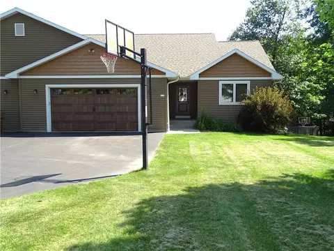 224 Country Ln, Durand, WI 54736