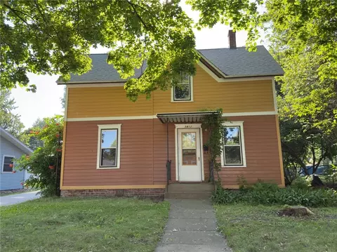 1413 Wilson St, Menomonie, WI 54751