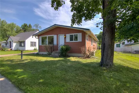 814 N Broadway St N, Menomonie, WI 54751