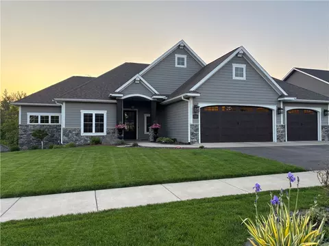 4739 S Oakwood Hills Pkwy, Eau Claire, WI 54701