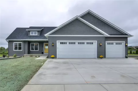 924 Bluffview Cir W, Chippewa Falls, WI 54729