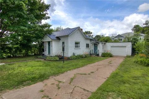2122 4th St, Eau Claire, WI 54703
