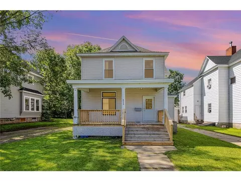 808 9th Ave E, Menomonie, WI 54751