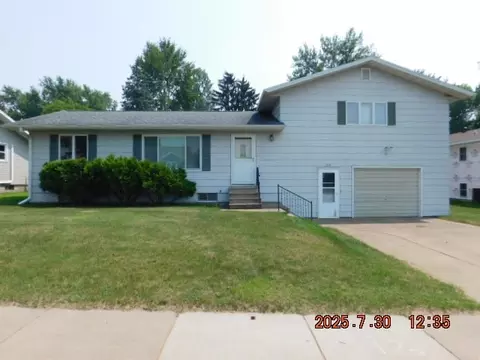 735 S Willson Dr, Altoona, WI 54720