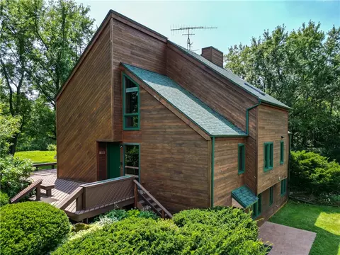 1515 Deerfield Rd, Eau Claire, WI 54701