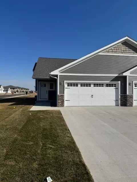 4901 Woodland Park Dr, Eau Claire, WI 54701