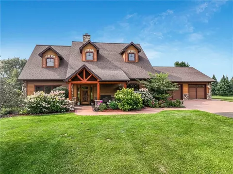 427 W 8th Ave, Stanley, WI 54768