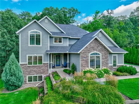3328 Anric Dr, Eau Claire, WI 54701