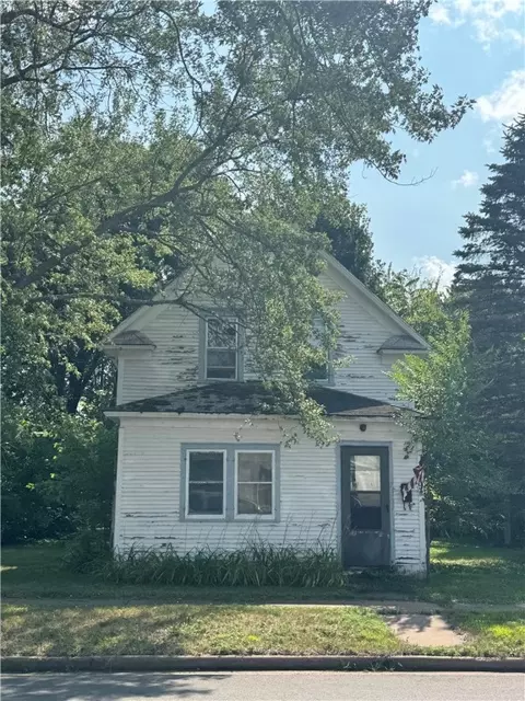 109 W Hazel St, Spooner, WI 54801