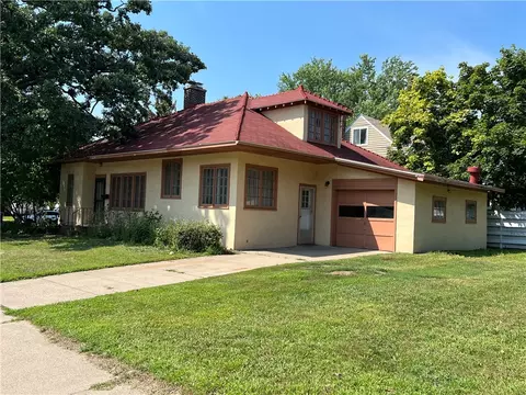 1203 4th Ave E, Menomonie, WI 54751